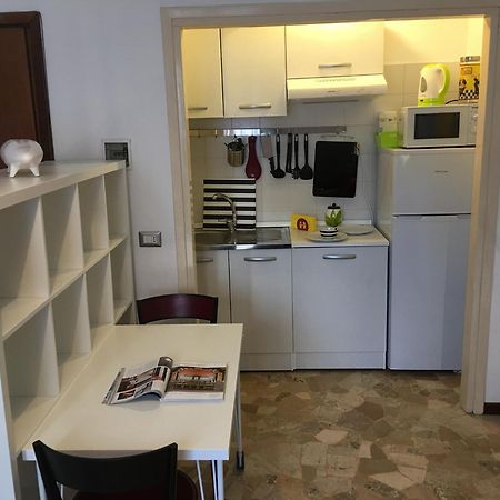Mauro'S Studio Apartment Milan Bagian luar foto