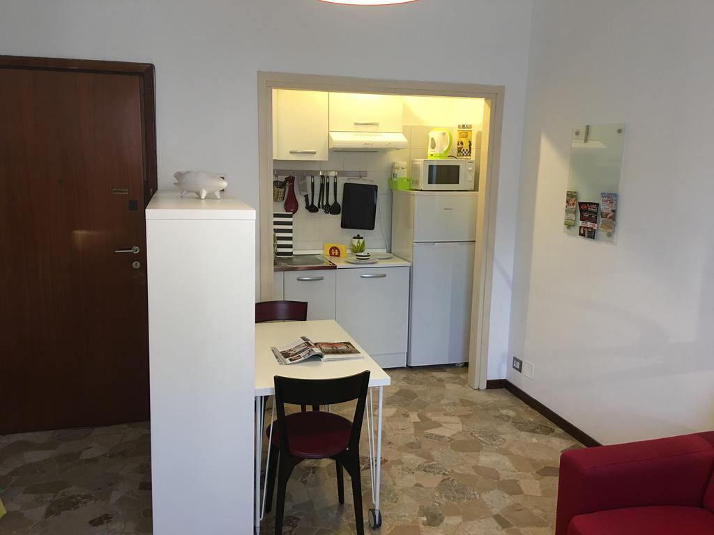 Mauro'S Studio Apartment Milan Bagian luar foto