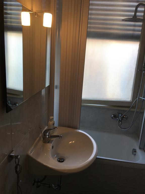Mauro'S Studio Apartment Milan Bagian luar foto